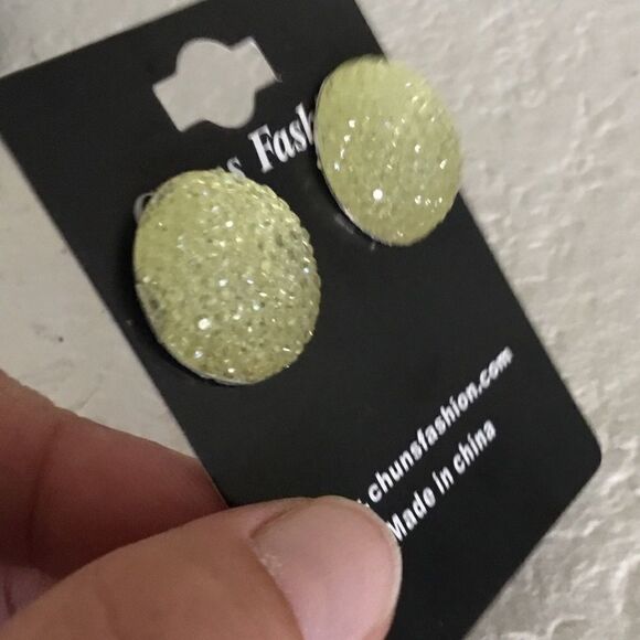 Large Textured Gem Cluster Stud Earrings (H15) - Picture 2 of 6